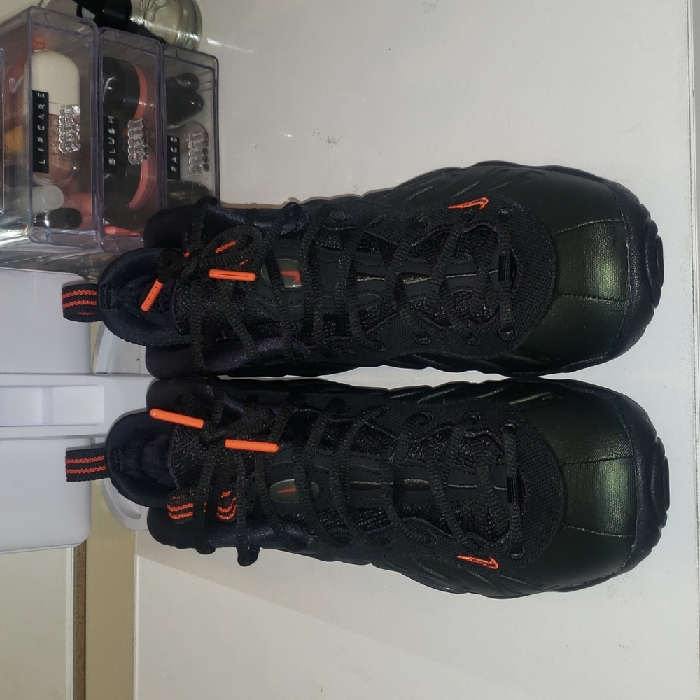 Nike Foamposite Sequoia worn once. IN GREAT CONDITION. PRICE FIRM!